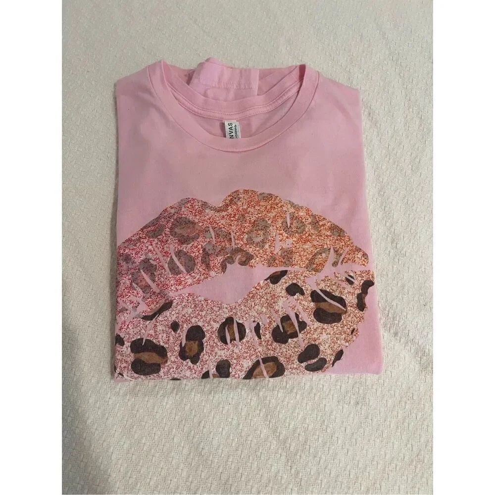 Bella Canvas pink leopard lip tee t-shirt large